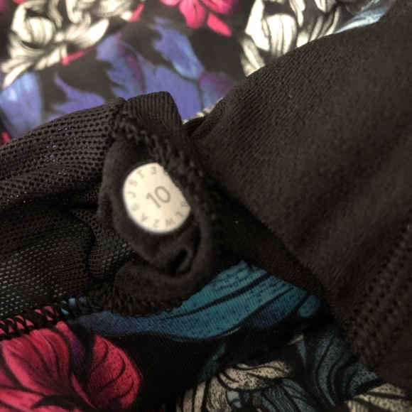 Lululemon Sz10 Flower Sports Bra - Picture 4 of 4